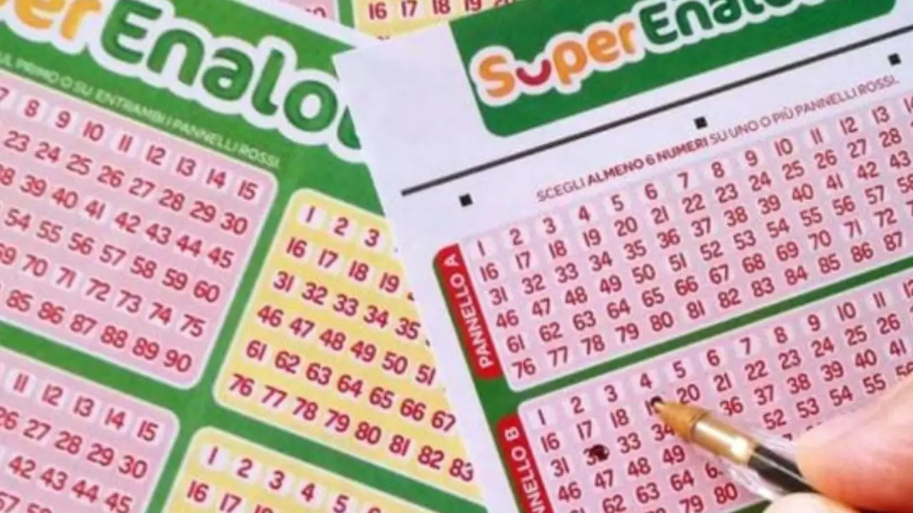 Giochi spesso tanti numeri al Superenalotto? Ecco quanto spendi davvero e se conviene