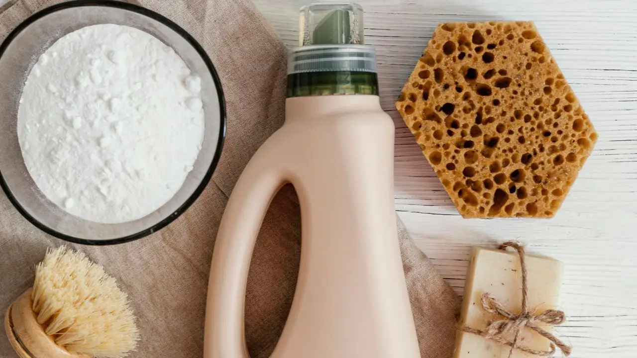 Usi l’acido citrico al posto dell’ammorbidente? Ecco la verità sull’odore del bucato